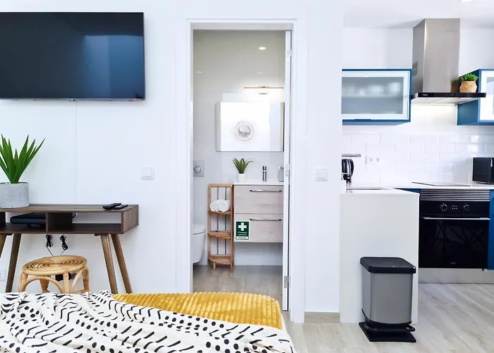Casinha De - Terraco Privado, Ac, Wifi, Centro 250m